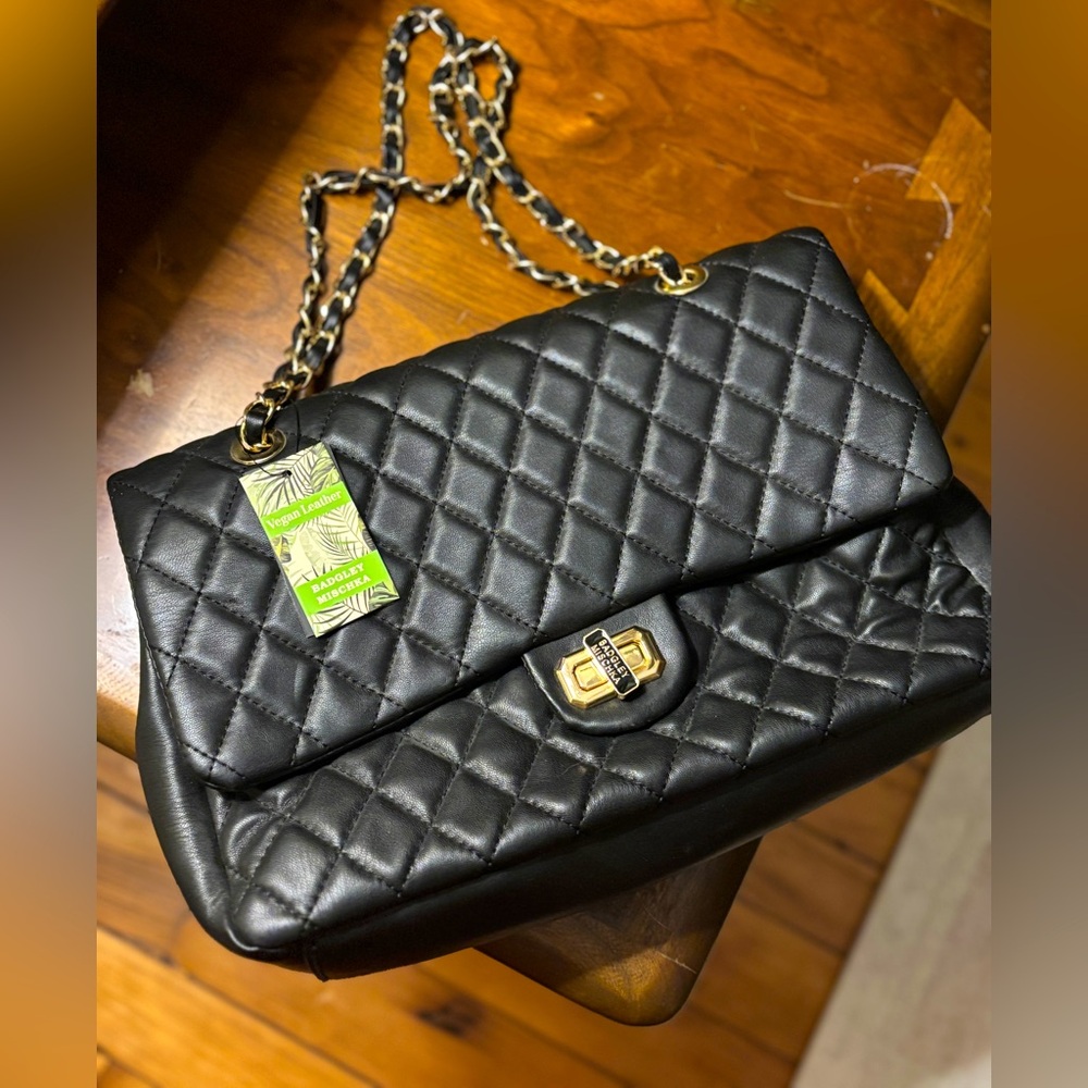 Badgley Mischka Elegant Black Quilted Chain Bag